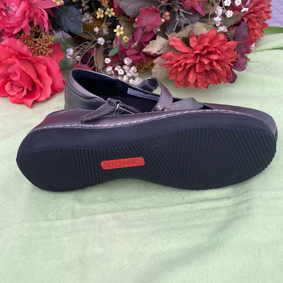 VIONIC with ORTHAHEEL Technology - Picture 3 of 10